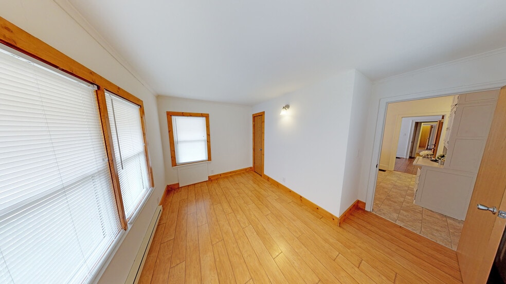 3rd Room - 517 W Edwards St