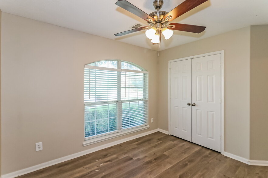 Building Photo - 9806 King Arthur Ct