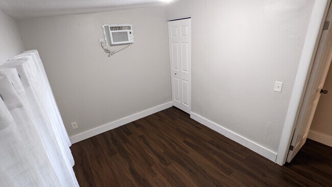 Fully furnished - 2746 Winona Dr