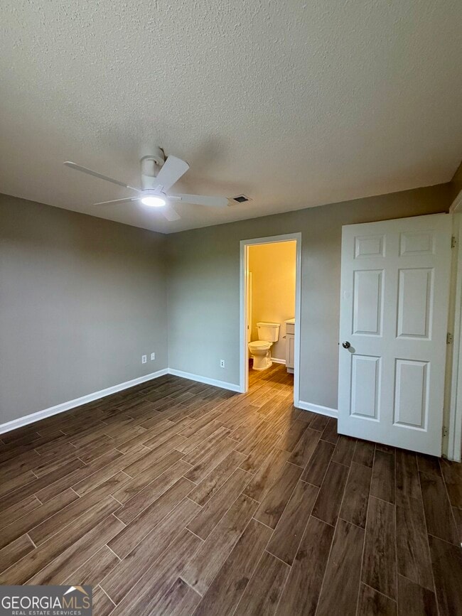Building Photo - 440 Admiral's Walk Dr