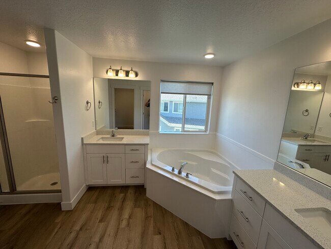 Building Photo - 3306 Eagle Mountain Town Home