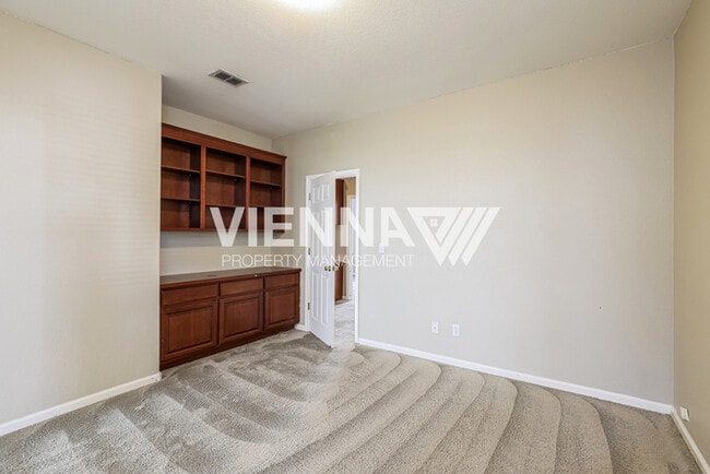 Building Photo - 2608 Lark Sparrow Way