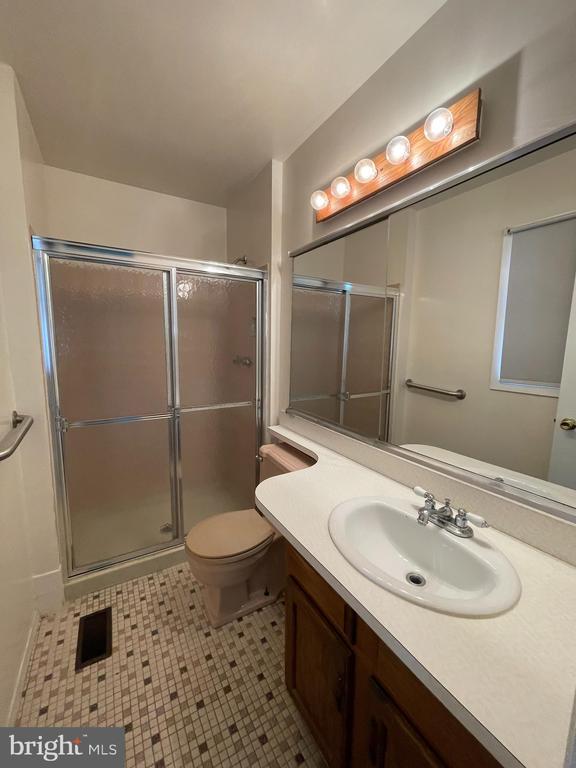 Building Photo - 15713 Pointer Ridge Dr