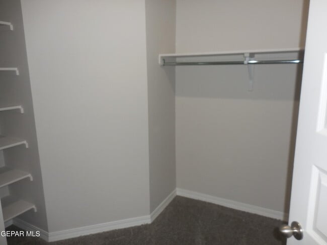Building Photo - 552 Pne Vly Pl