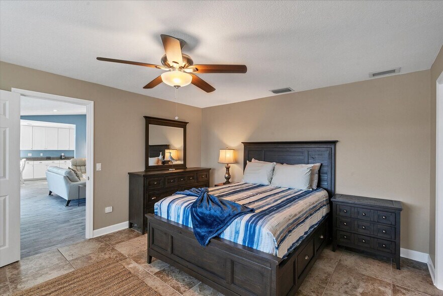 Building Photo - 15826 Aqua Cir
