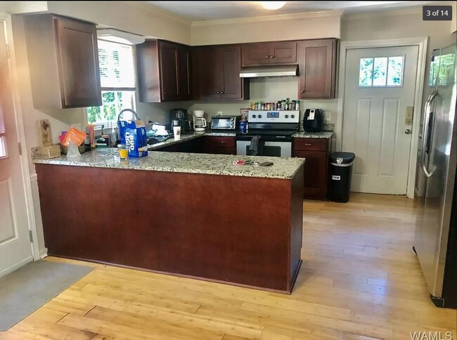 Building Photo - 1414 Caplewood Dr