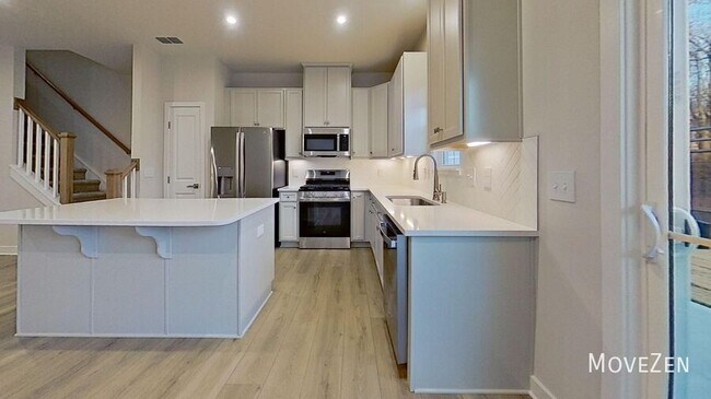 Building Photo - 208 Lograto Ln