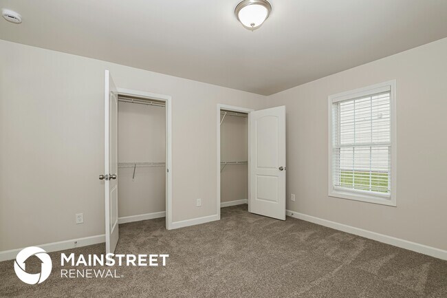 Building Photo - 8 Trotters Run