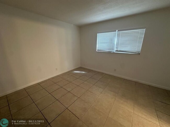 Building Photo - 8600 NW 40th St