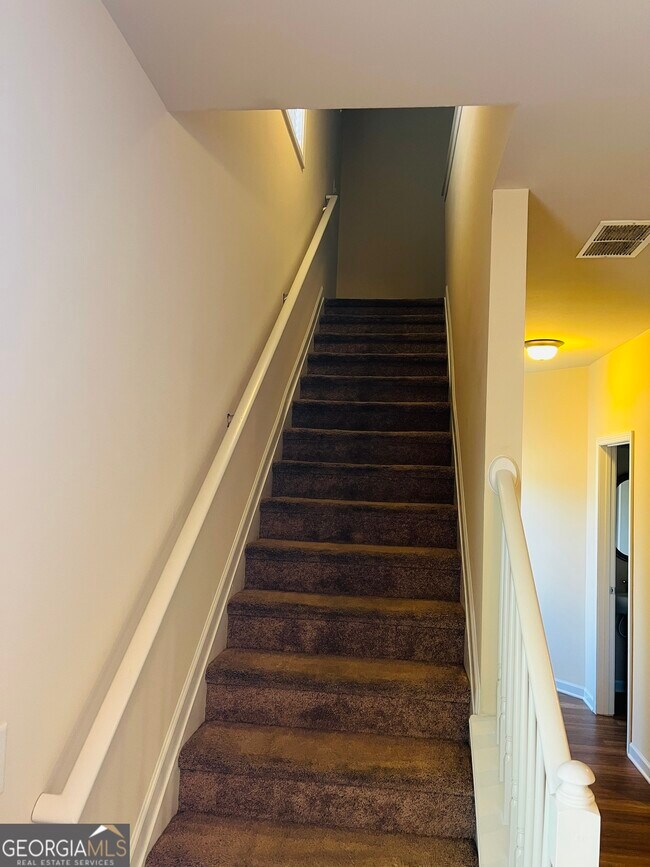 Building Photo - 233 Bobbie Way