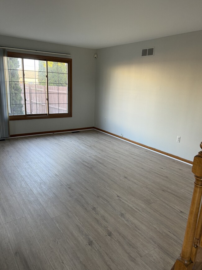 Building Photo - 16891 Penrod Dr