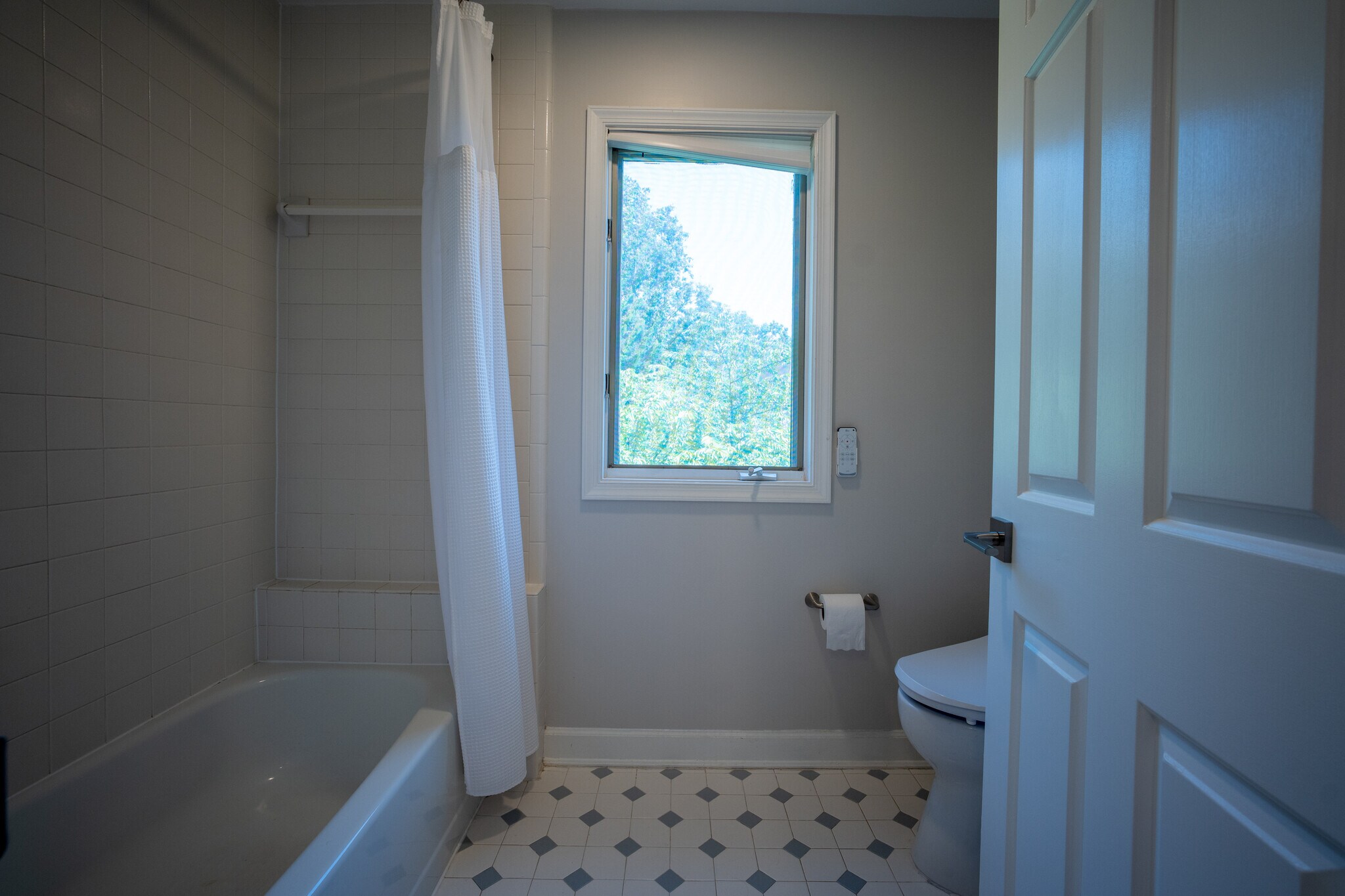 Jack & Jill Bathroom - 7624 Wheatcroft Ct