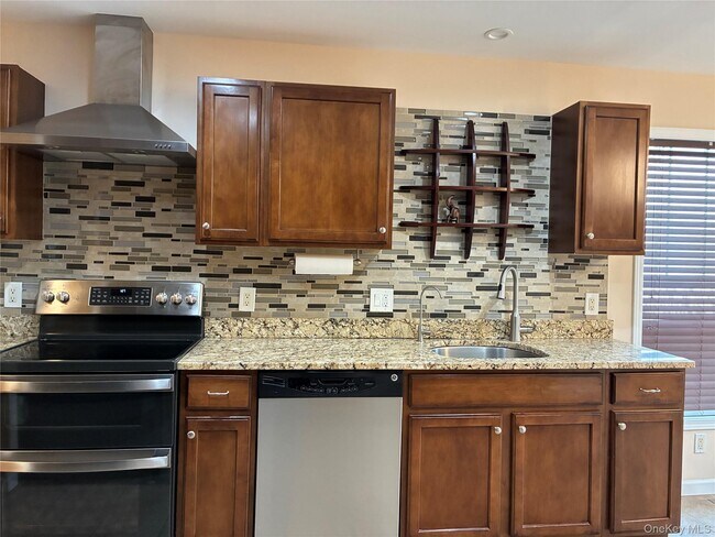 Building Photo - 24 Alice Ct