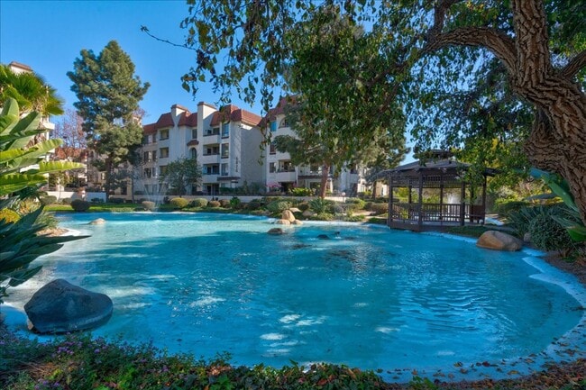 Building Photo - Resort Like Living 2 Master Suites Condo F...