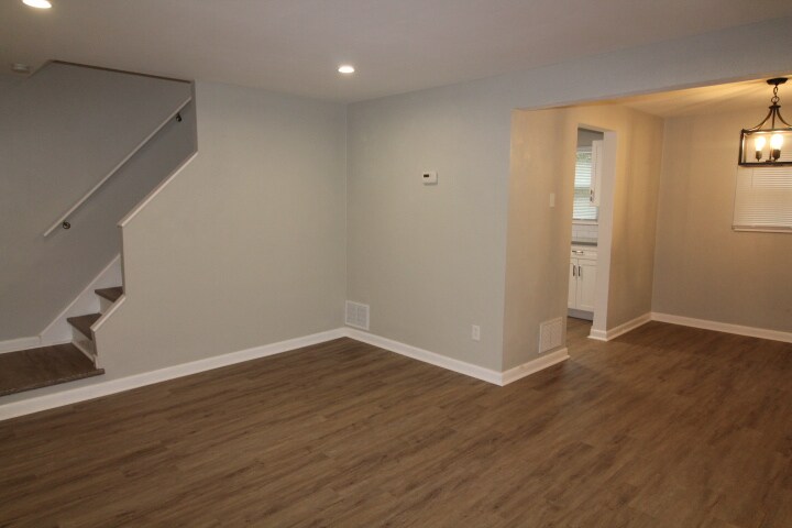 Building Photo - 504 Maytide St