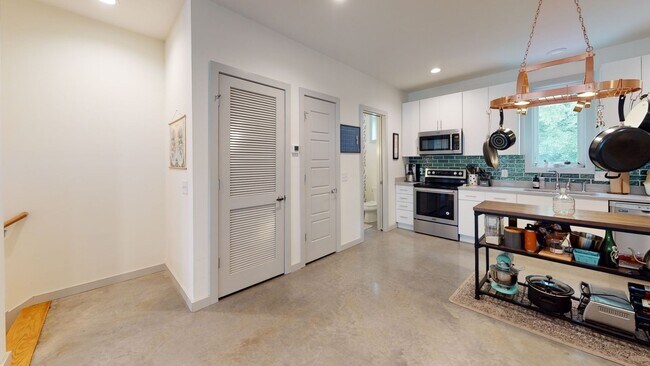 Building Photo - Coming Soon! East Nashville off Gallatin R...