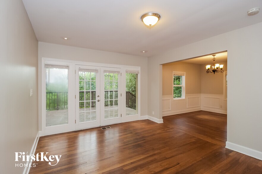 Building Photo - 476 Rigby St NE