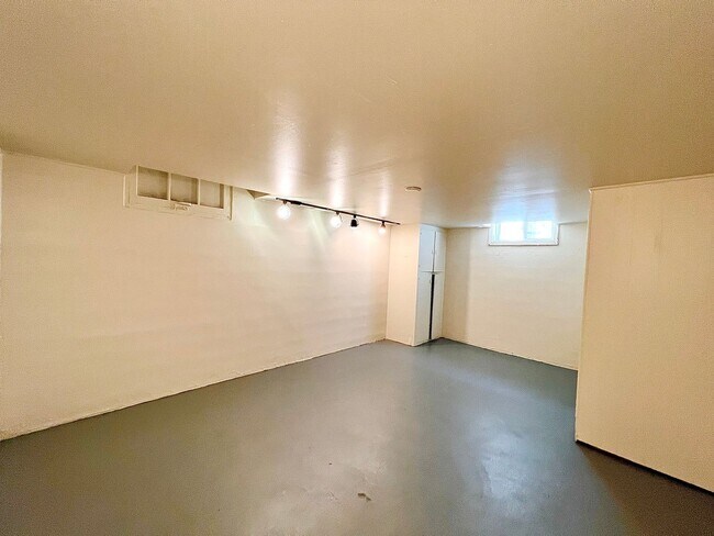 Building Photo - Recently Renovated House With Fenced Back ...