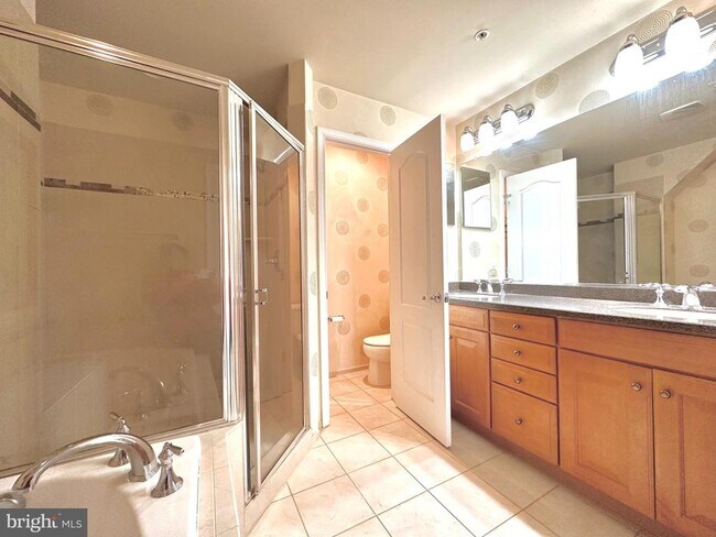 Building Photo - 11837 Regents Park Dr