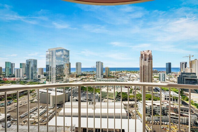 Building Photo - 801 S King St