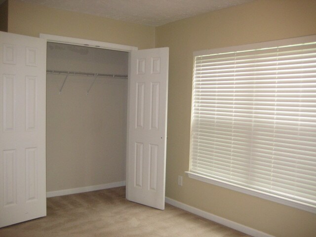 Building Photo - 4003 Strata Dr