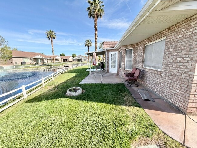 Building Photo - 3 Bed 2 Bath Home in Meadow Creak!! 55+ Community!!!
