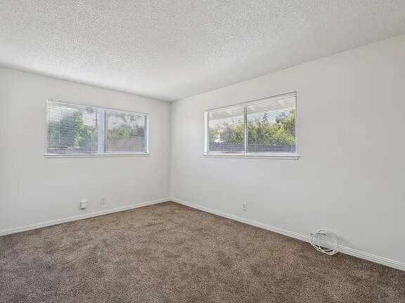 Building Photo - This is a charming 2 bedroom, 1 bathroom, 1 car garage duplex