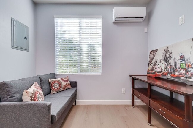 Building Photo - 6504 W 84th Pl