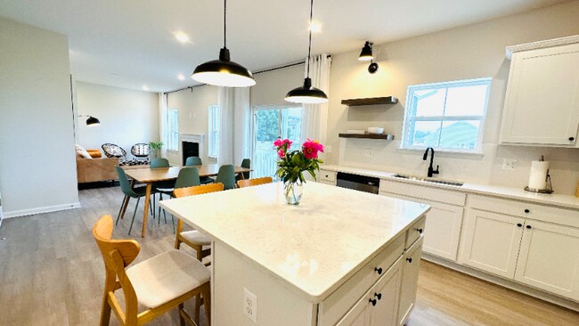 Building Photo - 4740 Canterbury Rd