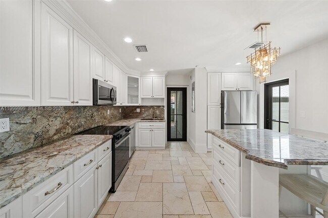 Building Photo - 415 Aledo Ave