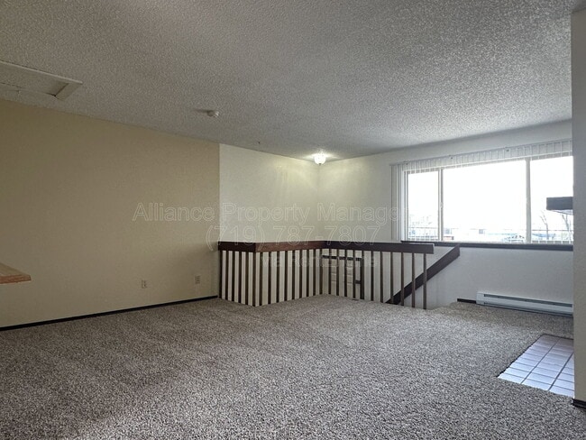 Building Photo - 328 Mt View Ln