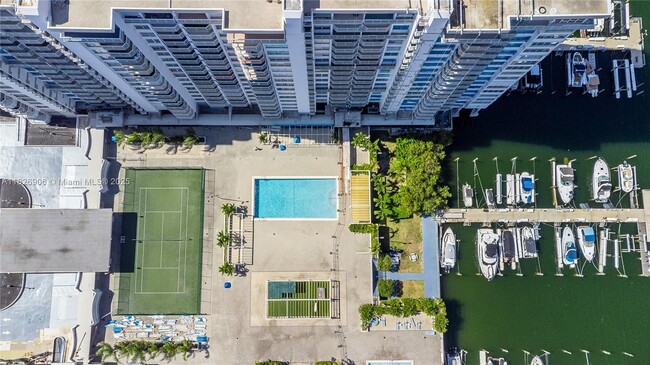 Building Photo - 18081 Biscayne Blvd