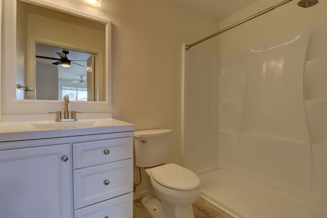 Building Photo - 2 bed 2 bath Condo in Montana Terraces