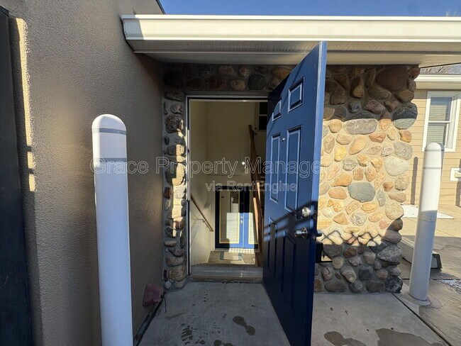 Building Photo - 310 S 2nd Ave