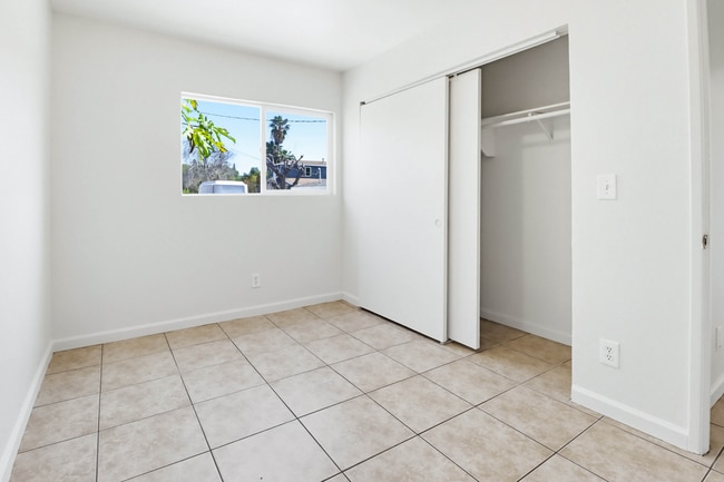 Building Photo - 851 33rd St