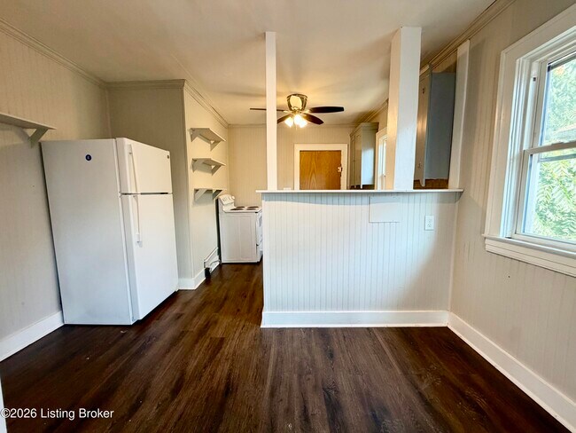 Building Photo - 668 Lindell Ave