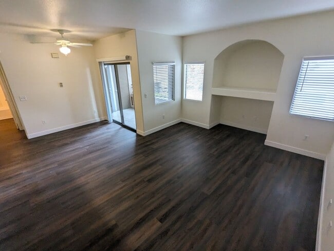 Building Photo - 8250 N Grand Canyon Dr