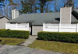 Building Photo - 1522 College Way