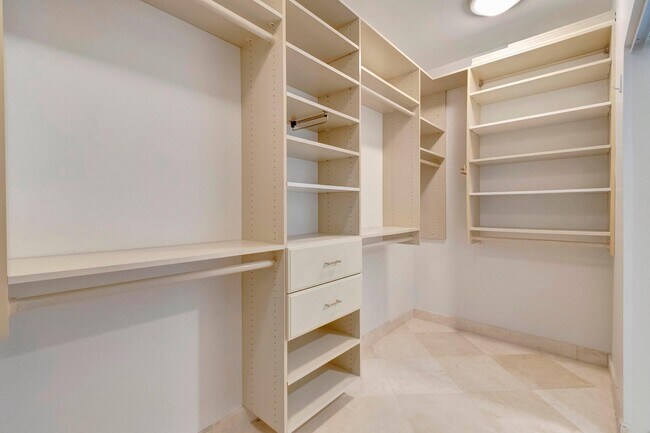 Building Photo - 500 SE Mizner Blvd