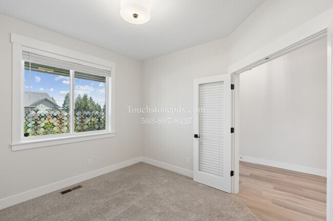 Building Photo - Stunning 3 BD, 2 BA Salem Home with Elegant Finishes!