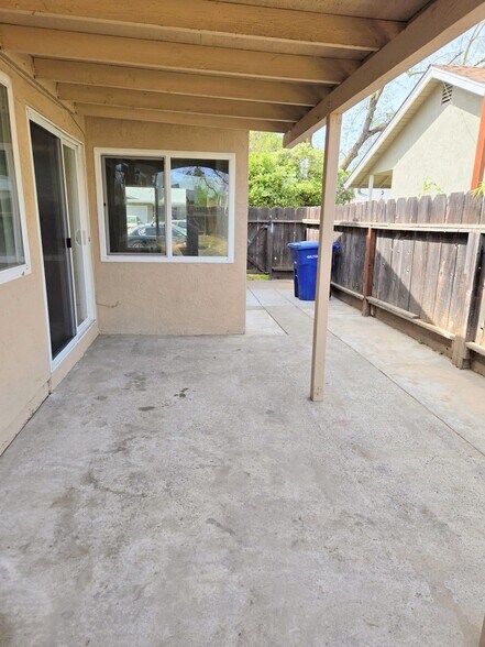 Building Photo - 228 Carmillita Way