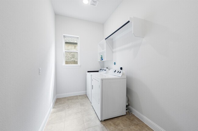 Building Photo - 6007 Marsh Lk Ct