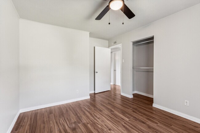 Building Photo - 540 Oldbridge Dr