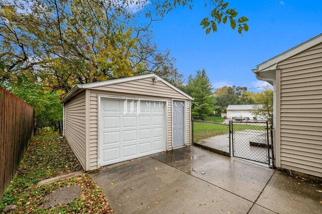 Building Photo - LaVista Home