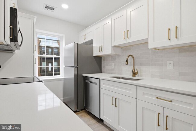 Building Photo - 100 W Front St