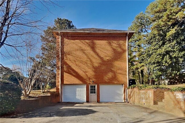 Building Photo - 506 Daisy Nash Dr SW