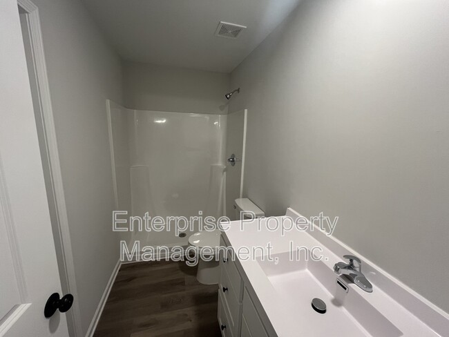 Building Photo - 4503 Suncrest Dr