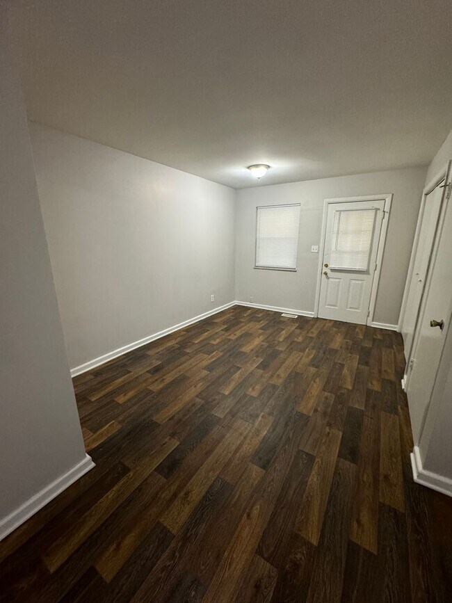 Building Photo - 2530 Schofield Ave