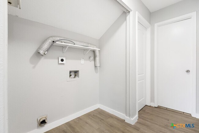 Building Photo - 6710 Windsor Hollow Dr