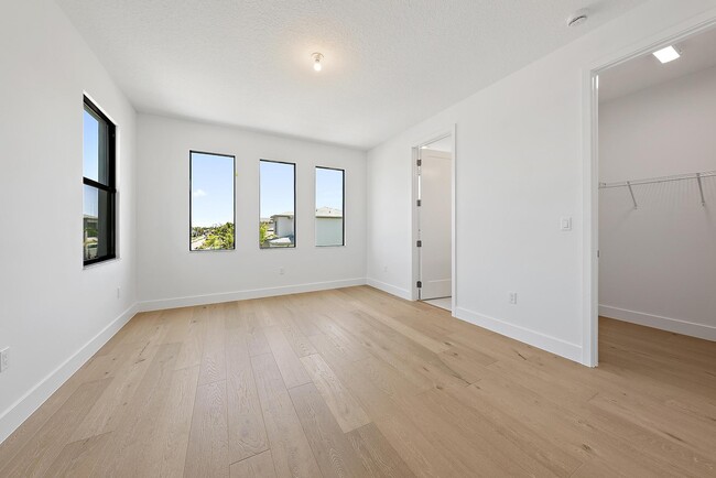 Building Photo - 20471 Southernwood Ave